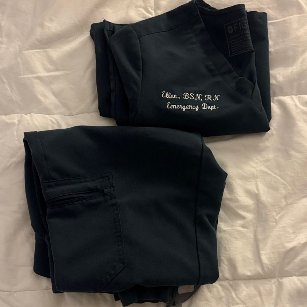 Figs Scrub top + bottoms - dark harbor